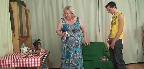  He fucks huge old mother in law
